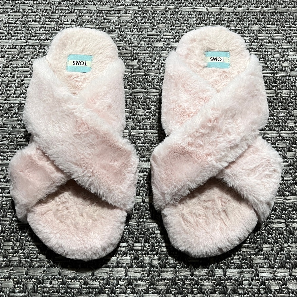 Toms | Pink Fuzzy Slippers